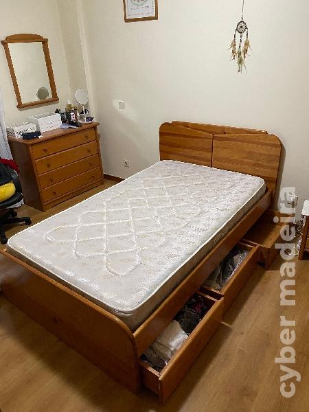 Cama de madeira c/ colchão + gavetas com arrumação (solteiro) [Mobília CERNE] 
