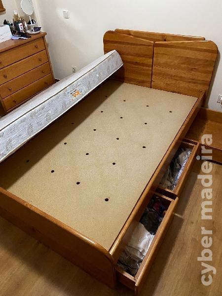 Cama de madeira c/ colchão + gavetas com arrumação (solteiro) [Mobília CERNE] 