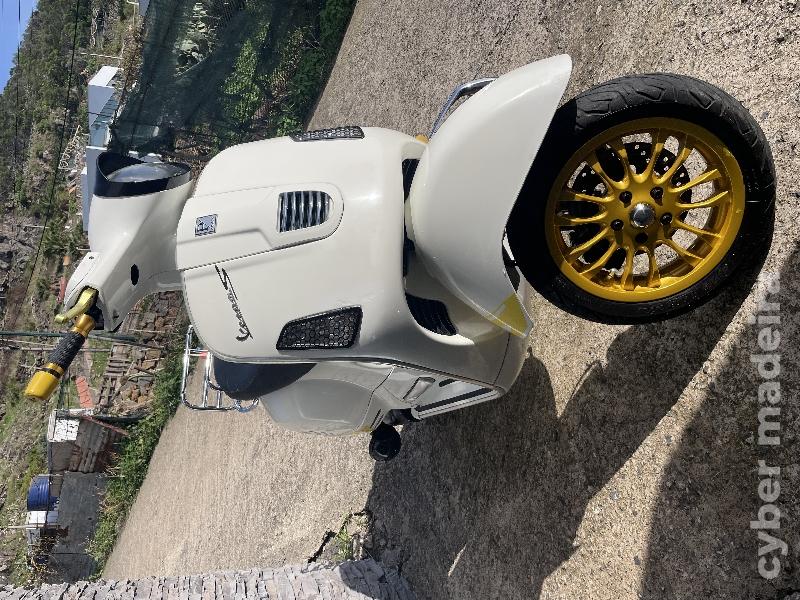 Vespa PIAGGIO 300 GTS Supra 300 cc Scooter 