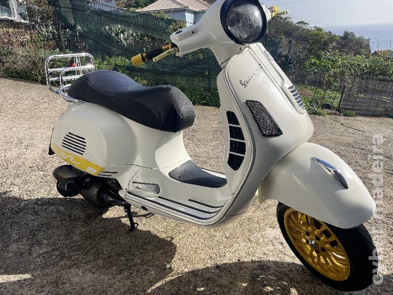 Vespa PIAGGIO 300 GTS Supra 300 cc Scooter 