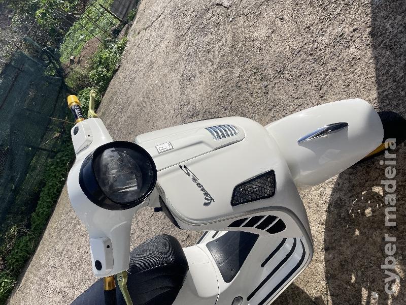 Vespa PIAGGIO 300 GTS Supra 300 cc Scooter 