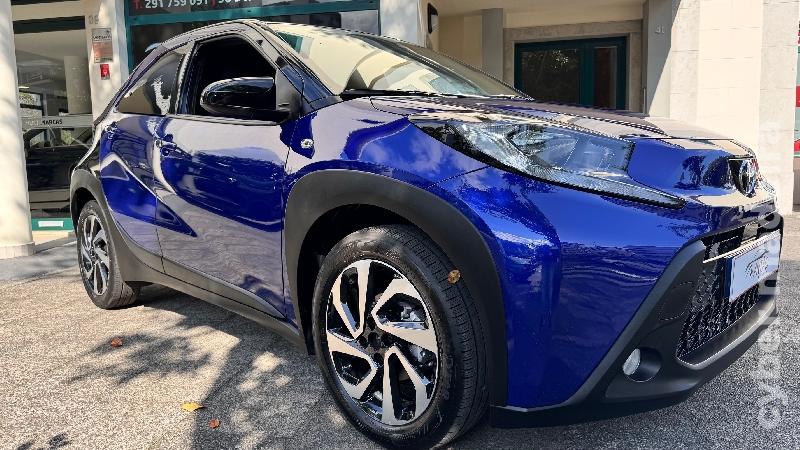 TOYOTA AYGO X 1.0 PULSE CVT Automático Gasolina 