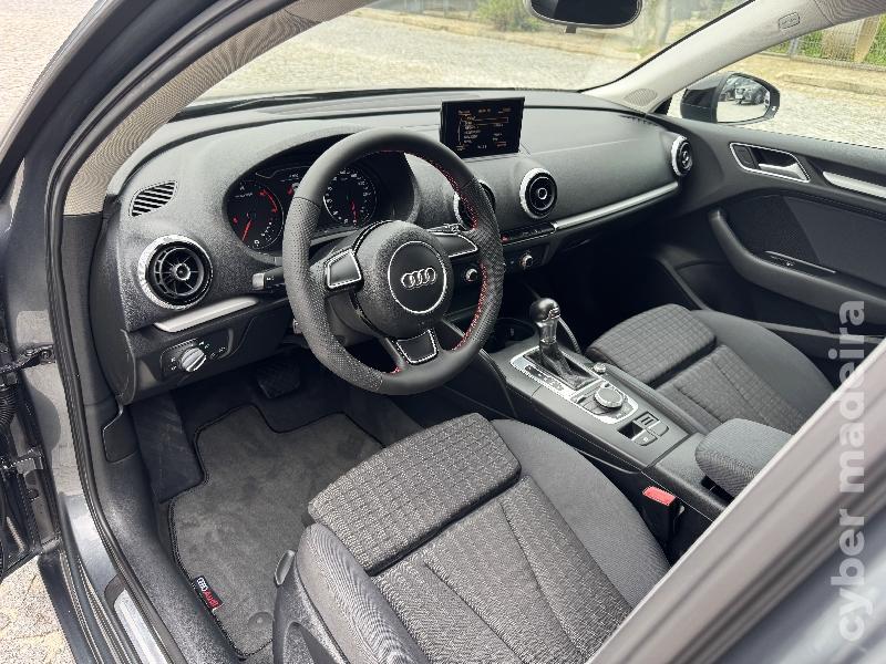 AUDI A3 1.6 Tdi Sport S-tronic Gasóleo 