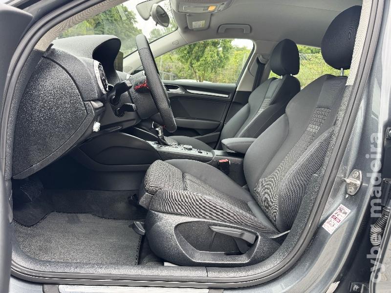 AUDI A3 1.6 Tdi Sport S-tronic Gasóleo 