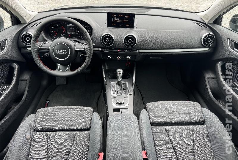 AUDI A3 1.6 Tdi Sport S-tronic Gasóleo 