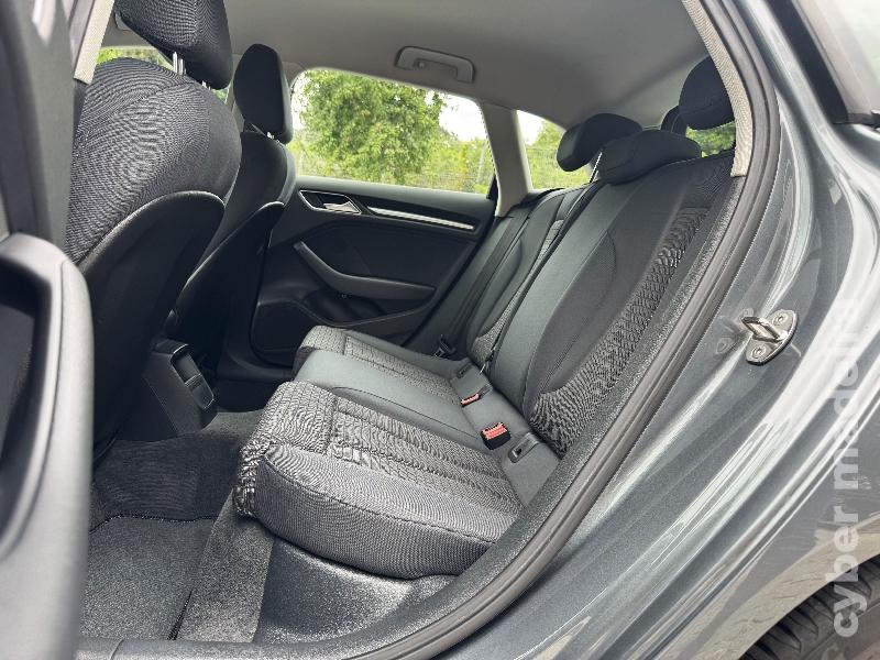 AUDI A3 1.6 Tdi Sport S-tronic Gasóleo 