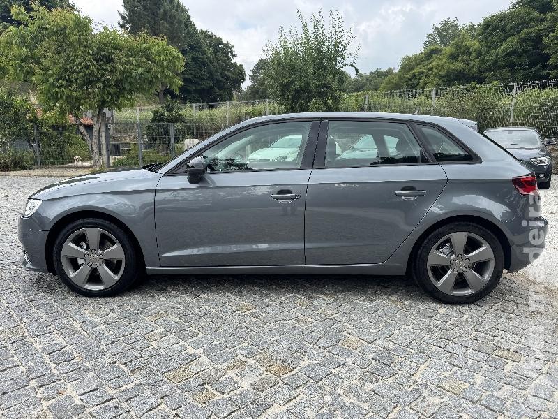AUDI A3 1.6 Tdi Sport S-tronic Gasóleo 