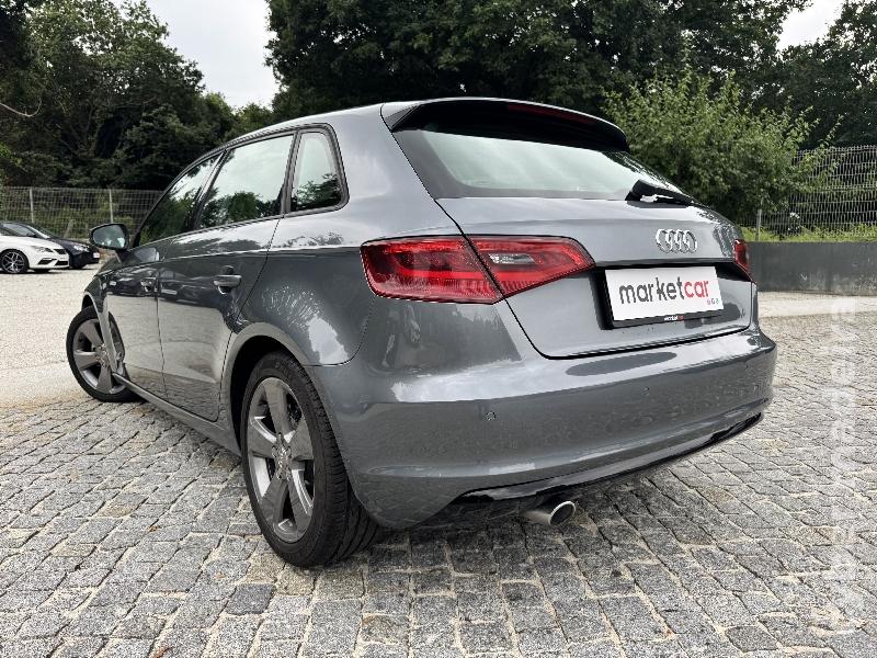 AUDI A3 1.6 Tdi Sport S-tronic Gasóleo 