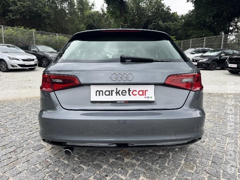 AUDI A3 1.6 Tdi Sport S-tronic Gasóleo 