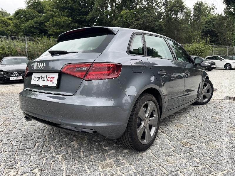 AUDI A3 1.6 Tdi Sport S-tronic Gasóleo 