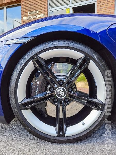 PORSCHE CAYMAN Taycan Turbo Eléctrico 