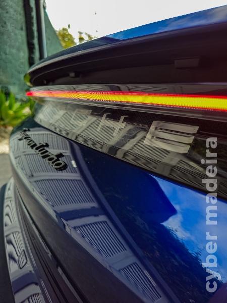 PORSCHE CAYMAN Taycan Turbo Eléctrico 