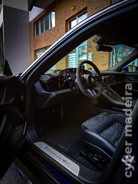 PORSCHE CAYMAN Taycan Turbo Eléctrico 