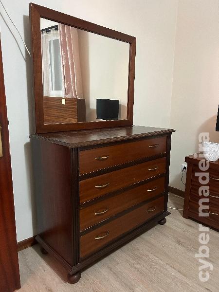 Móvel para quarto com espelho embutido 