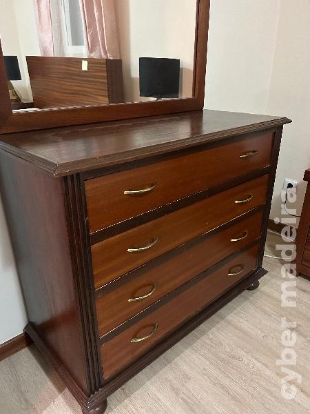 Móvel para quarto com espelho embutido 