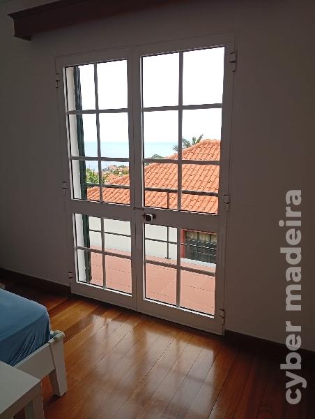 Vendo porta de abrir 2 folhas usada 