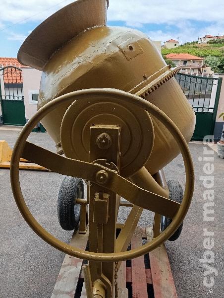 betoneira eletrica LIS 300 