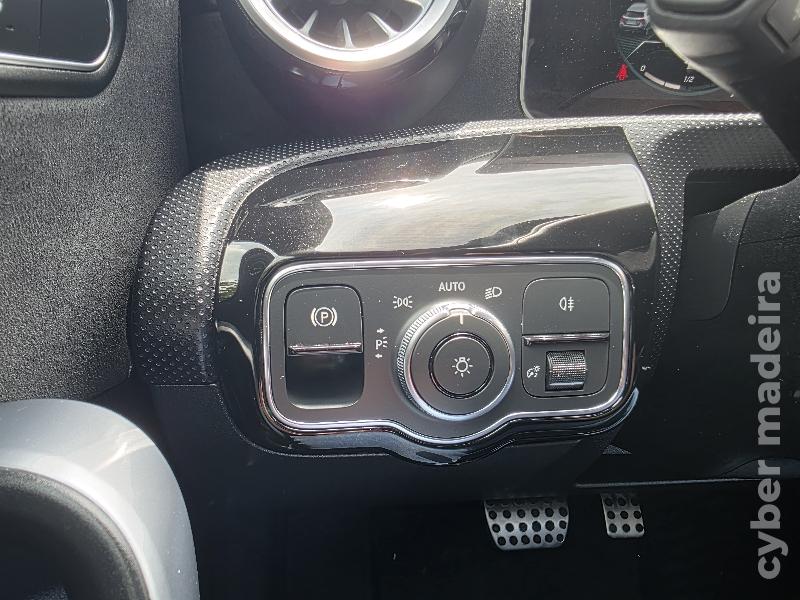 MERCEDES A A180d AMG LINE AUTOMÁTICO Gasóleo 