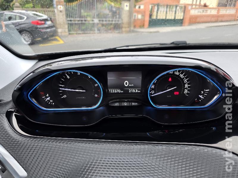 PEUGEOT 2008 1.6 HDI ALLURE Gasóleo 