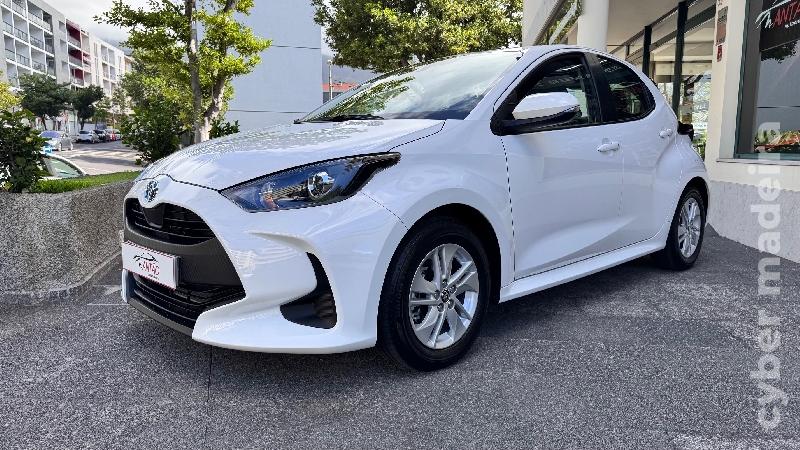 TOYOTA YARIS 1.5 HYBRID DYNAMIC FORCE Gasolina 