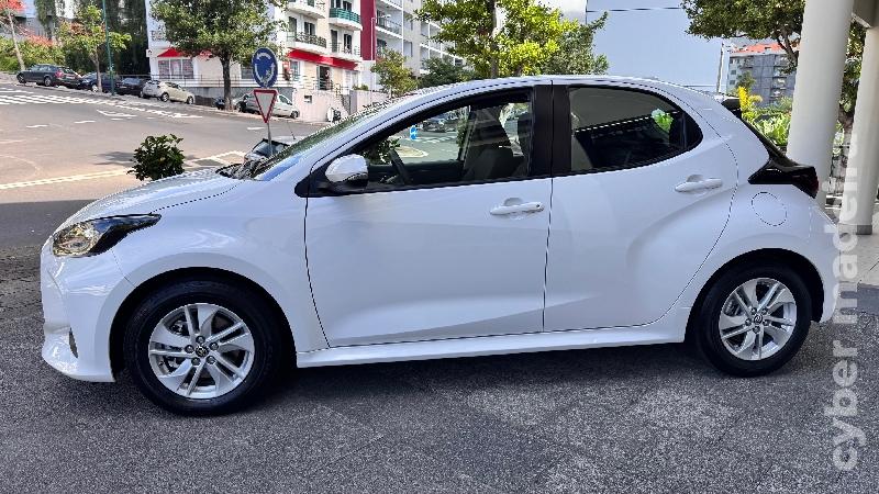 TOYOTA YARIS 1.5 HYBRID DYNAMIC FORCE Gasolina 