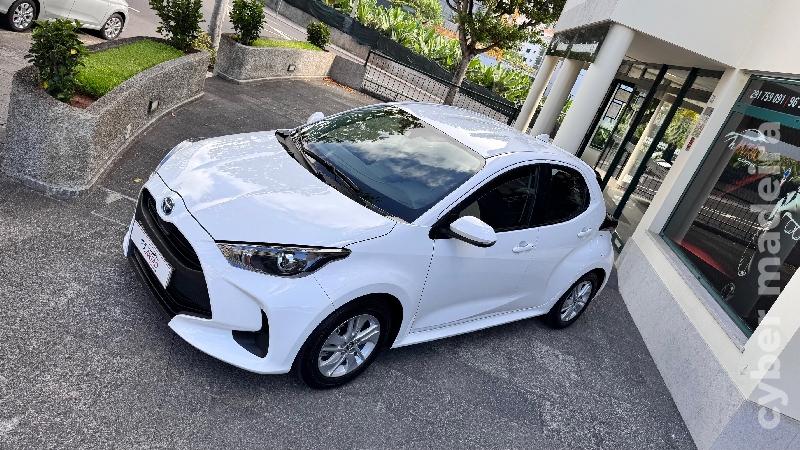 TOYOTA YARIS 1.5 HYBRID DYNAMIC FORCE Gasolina 