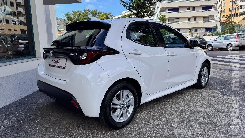 TOYOTA YARIS 1.5 HYBRID DYNAMIC FORCE Gasolina 