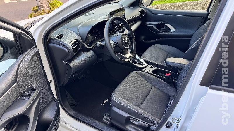 TOYOTA YARIS 1.5 HYBRID DYNAMIC FORCE Gasolina 
