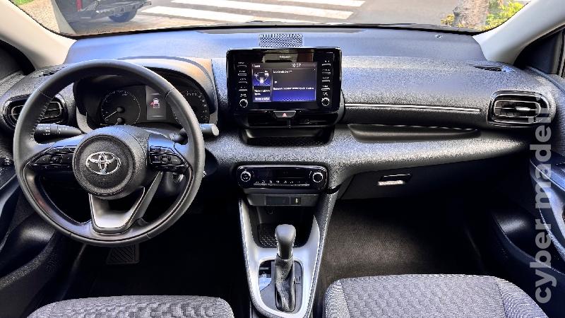 TOYOTA YARIS 1.5 HYBRID DYNAMIC FORCE Gasolina 