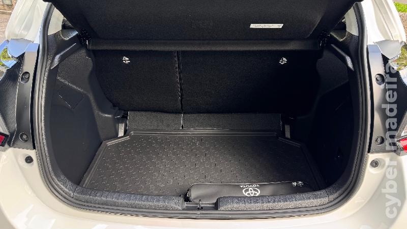 TOYOTA YARIS 1.5 HYBRID DYNAMIC FORCE Gasolina 
