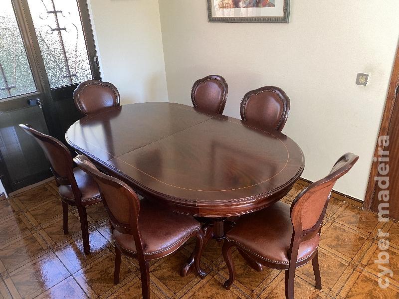 Mesa em madeira maciça 
