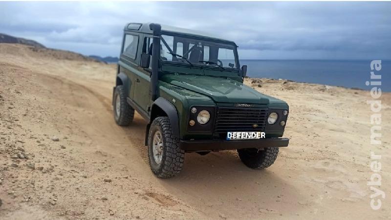 LAND-ROVER DEFENDER Td5 6 Lugares Gasóleo 