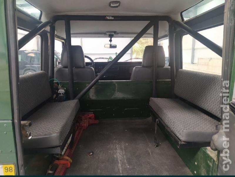 LAND-ROVER DEFENDER Td5 6 Lugares Gasóleo 
