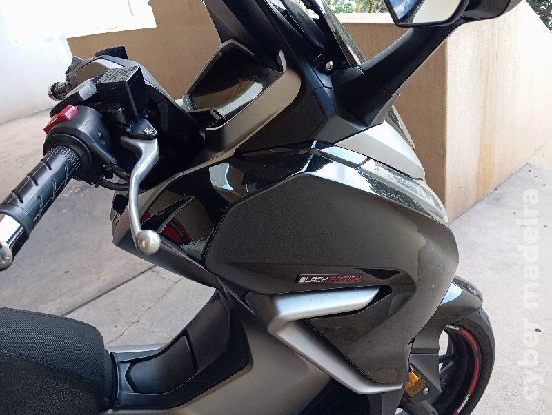Honda Forza 300 cc Scooter 