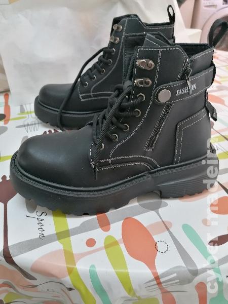 Botas cano curto novas 42 