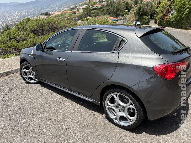 ALFA ROMEO GIULIETTA DISTINCTIVE EDITION Gasóleo 
