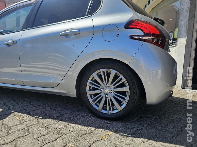 PEUGEOT 208 1.2 PureTech Style 83cv 5p (12/2017) Gasolina 