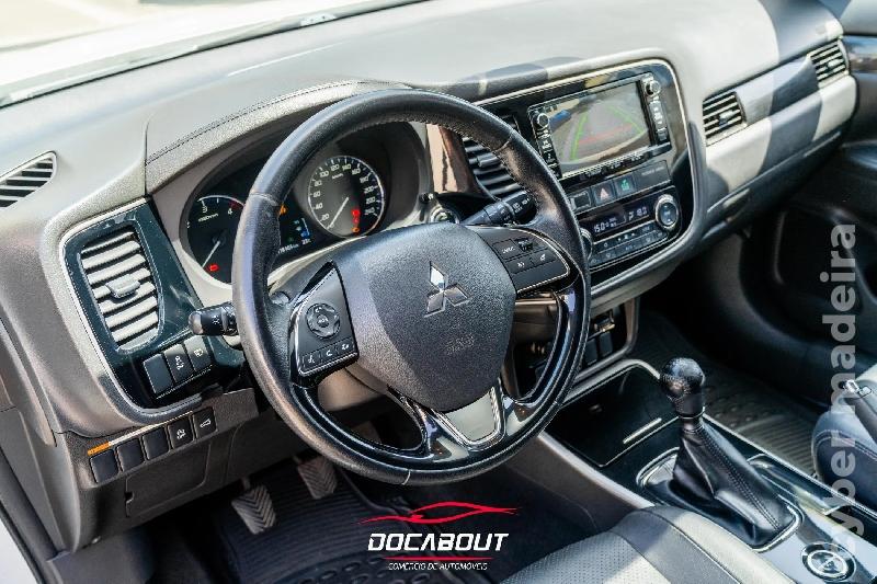 MITSUBISHI OUTLANDER 2.2 DI-D Instyle Navi Gasóleo 