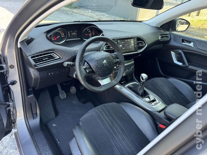 PEUGEOT 308 1.2 e-THP Feline Gasolina 