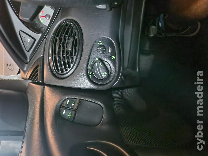 FORD FOCUS 1.8 TDCI 115cv Comercial (2 lugares) Gasóleo