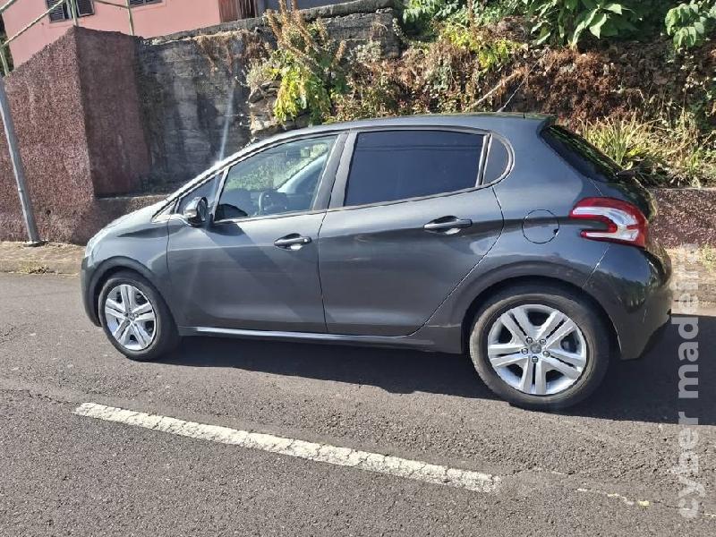 PEUGEOT 208 1.6 ehdi Gasóleo