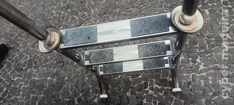 ESCADA DE PISCINA EM ALUMÍNIO