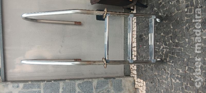 ESCADA DE PISCINA EM ALUMÍNIO