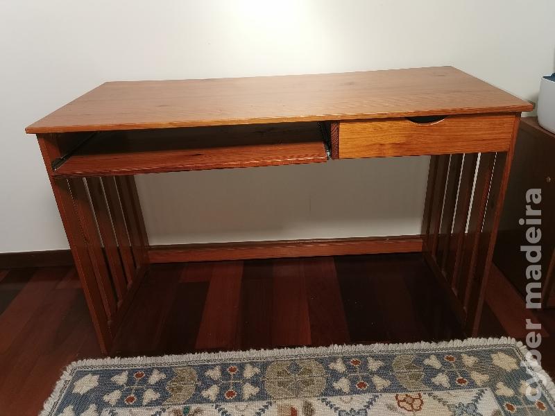 Secretária de computadores