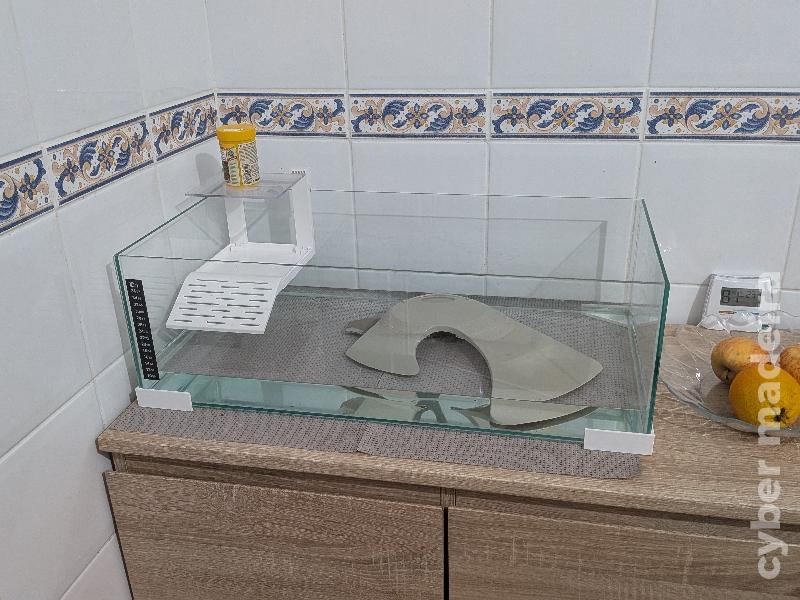 Vendo tartaruga e aquário