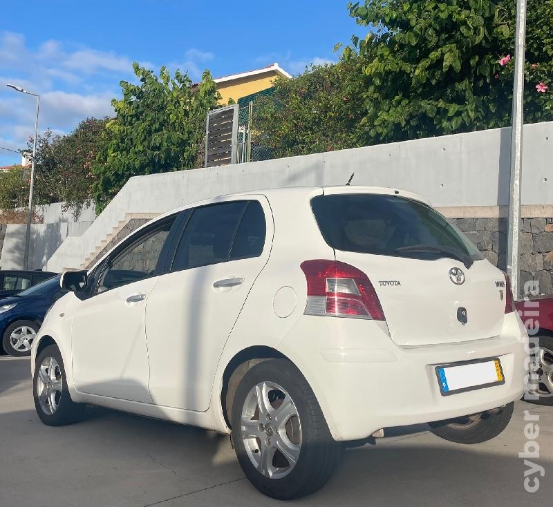 TOYOTA YARIS 1.0 vvt-i rockinrio Gasolina