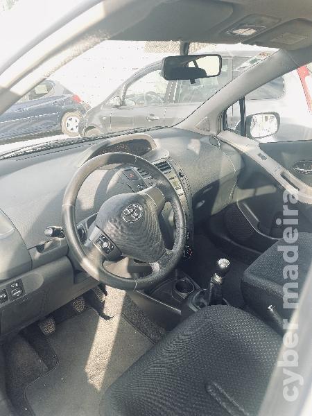 TOYOTA YARIS 1.0 vvt-i rockinrio Gasolina