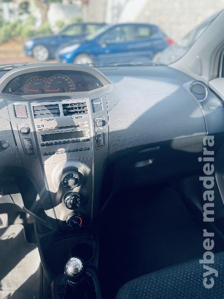 TOYOTA YARIS 1.0 vvt-i rockinrio Gasolina