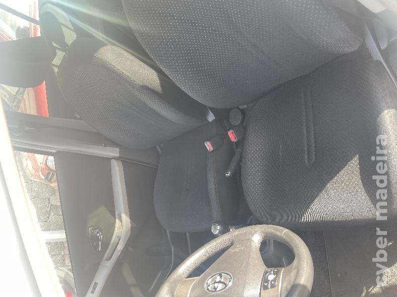 TOYOTA YARIS 1.0 vvt-i rockinrio Gasolina