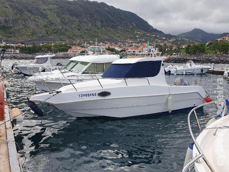 Barco com cabine 6,48m / Yamaha 115 HP